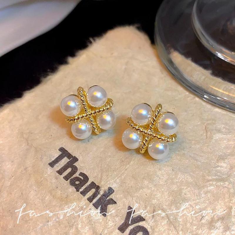 Boucles d'oreilles clous vinta - Pearl Stud Earrings avis et prix