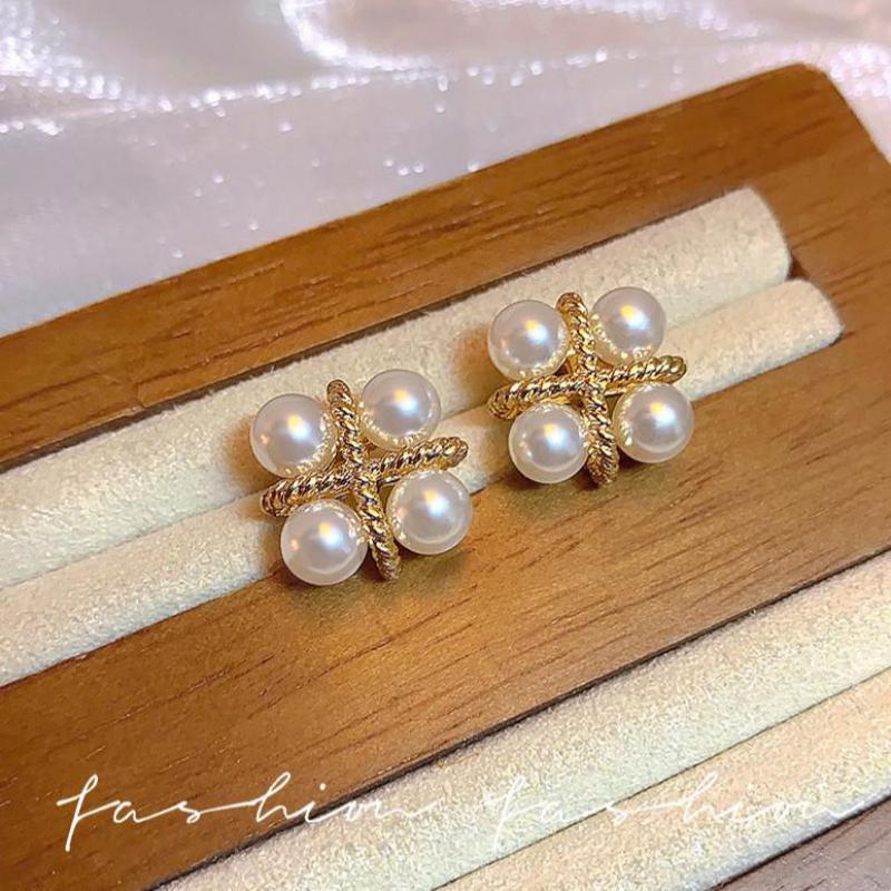 Boucles d'oreilles clous vinta - Pearl Stud Earrings avis et prix